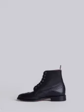 Wingtip Brogue Boot With Leather Sole In Black Pebble Grain