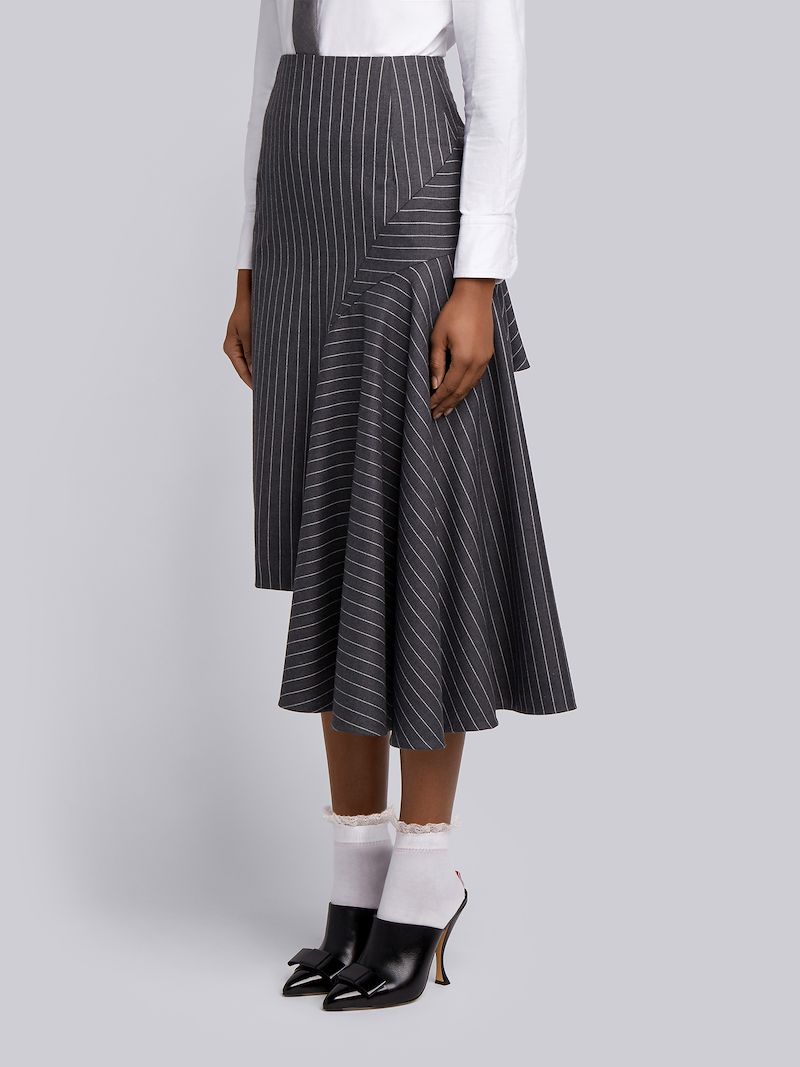 ドレープ チョークストライプ スカートグレー Thom Browne 公式オンラインサイト ドレープ チョークストライプ スカートグレー Thom Browne 公式オンラインサイト