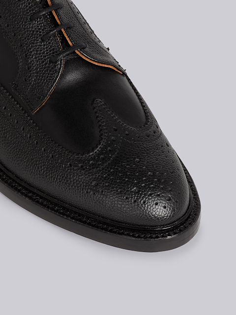 ブラック ペブルグレイン クラシック ロングウィングチップ ブローグ レザーソールブラック | Thom Browne 公式オンラインサイト