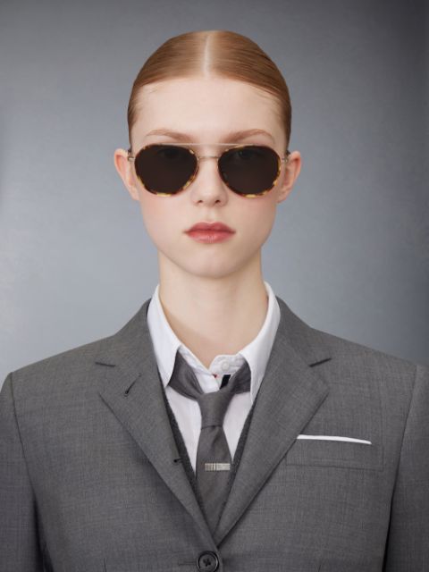 チタン ラウンド サングラスグレー | Thom Browne 公式オンラインサイト