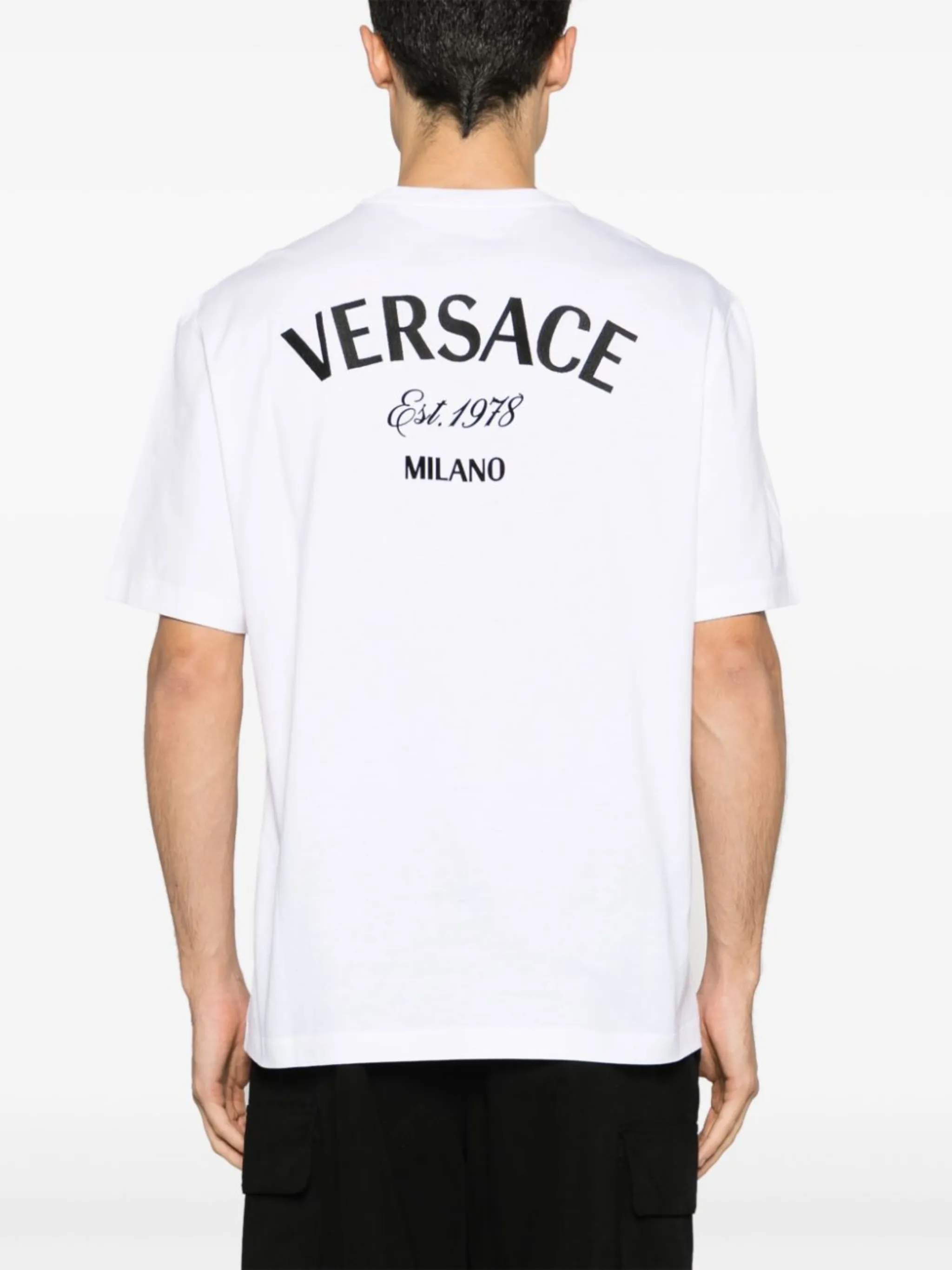【関税込み】Versace ホワイト メドゥーサ ミラノ 刺繍 Tシャツ Versaceのホワイト メドゥーサ ミラノ 刺繍 Tシャツがセール中
