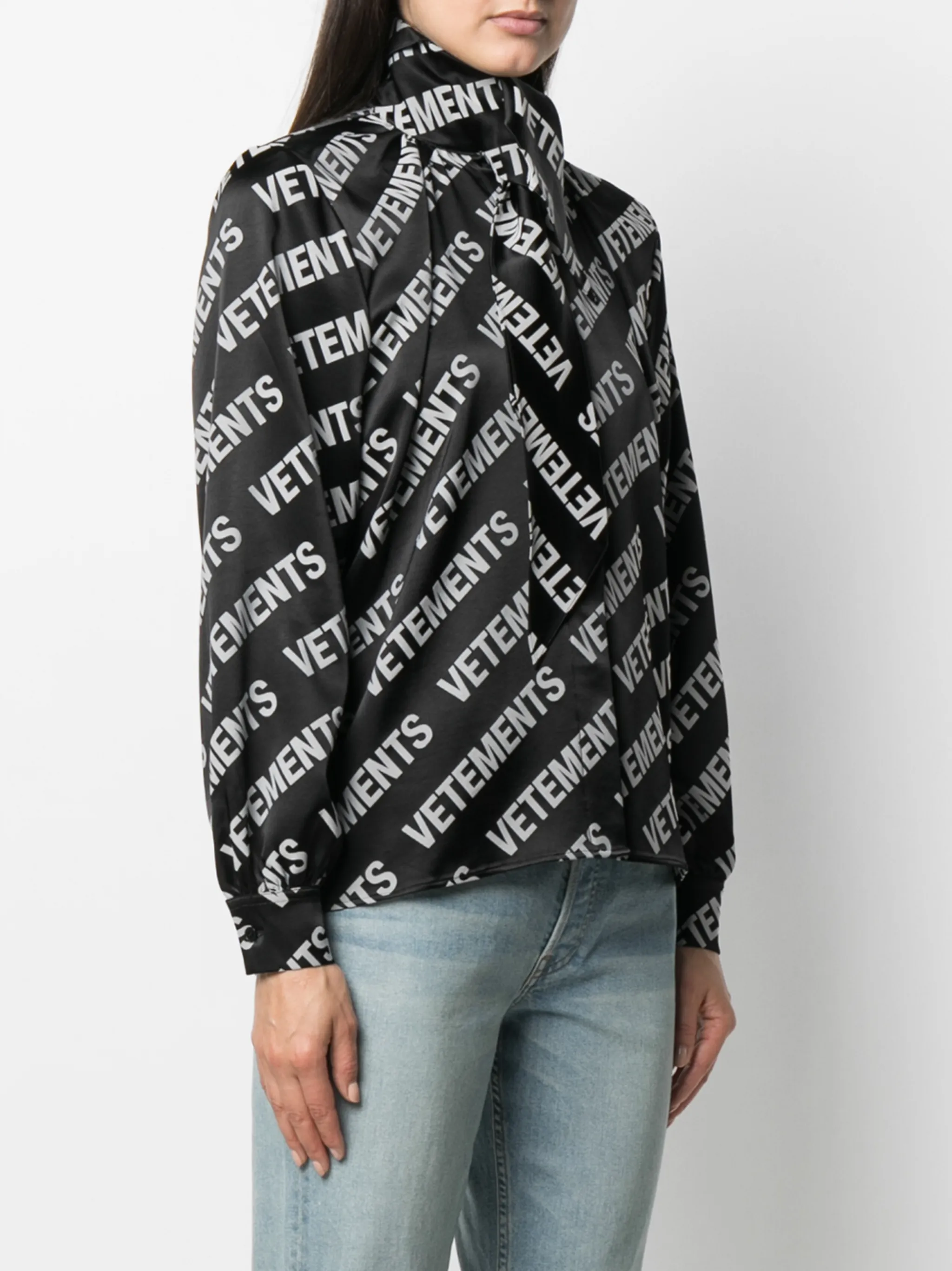 blouse logo